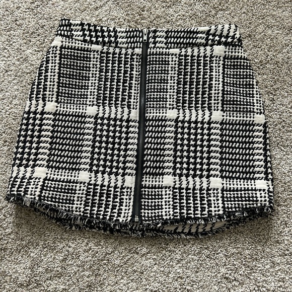 Cupcakes & Cashmere plaid mini skirt zip up black and white houndstooth pattern - Picture 12 of 13